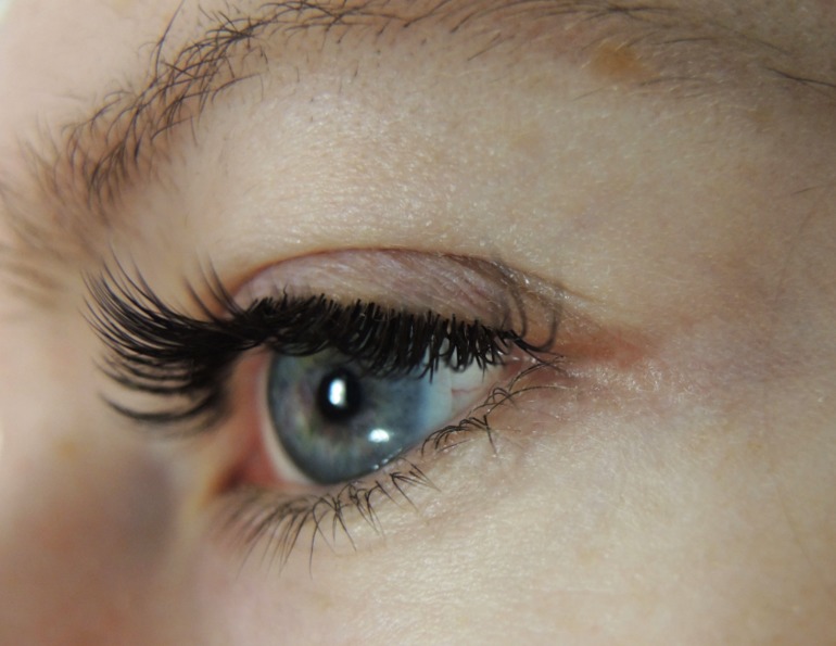 Отзыв о "конфетке" - наращивание ресниц =)