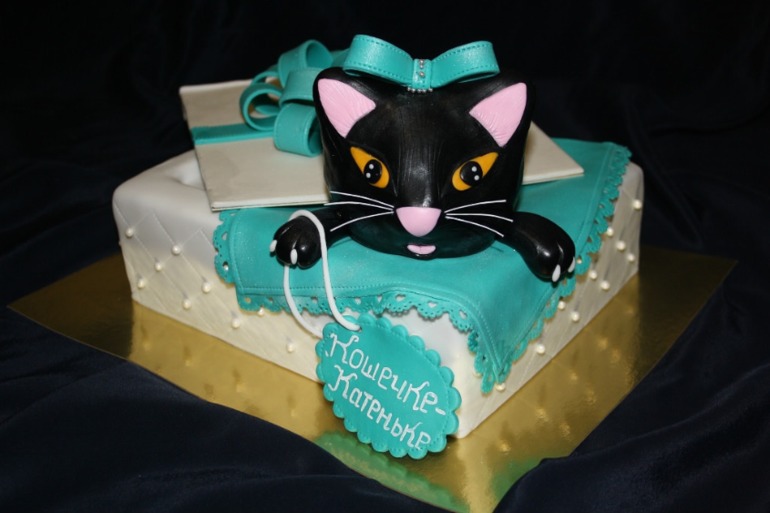 Торт "Подарок с Кошкой"