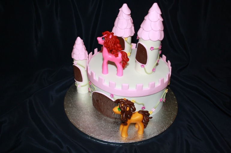 Торт "Замок с пони"