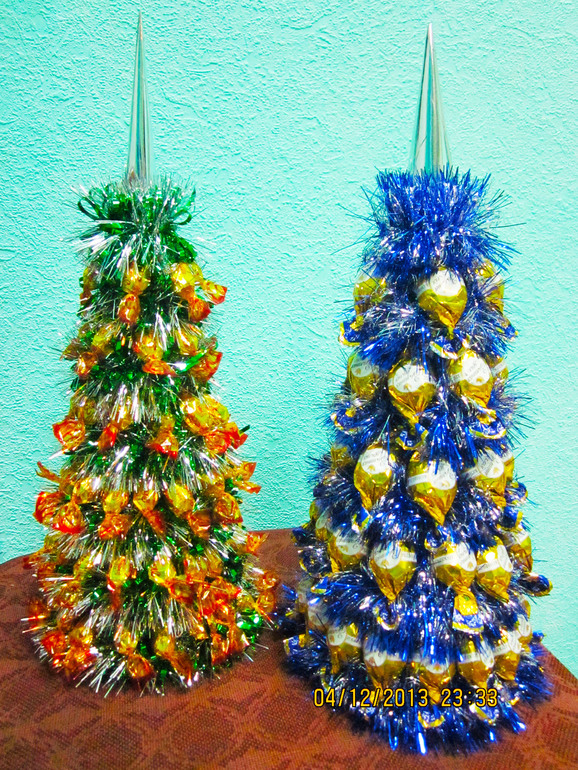 Новогодние елочки из конфет