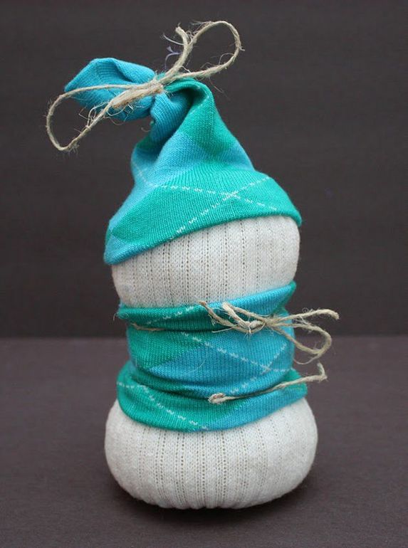 Снеговики из носков