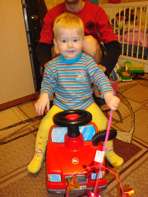 Юрке 1 год и 2 месяца! Совсем большой...