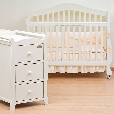 Комната для младенца. Помогите выбрать!