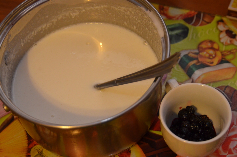 Чернично-панакотовый тортик