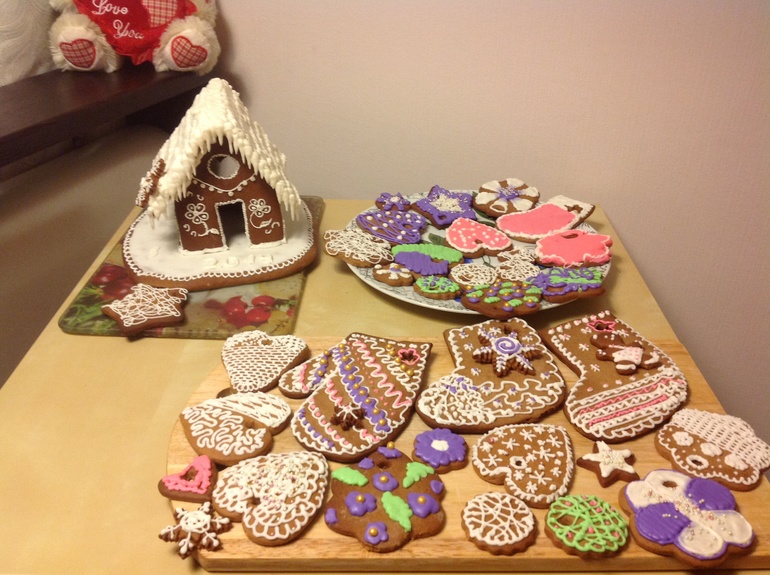 Первые пряники и домик.