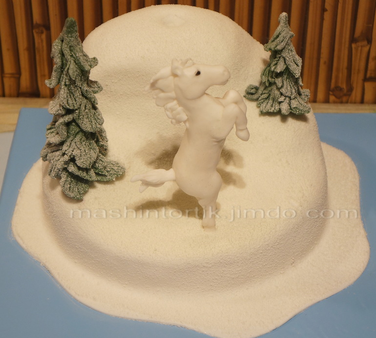 Лошадка в лесу