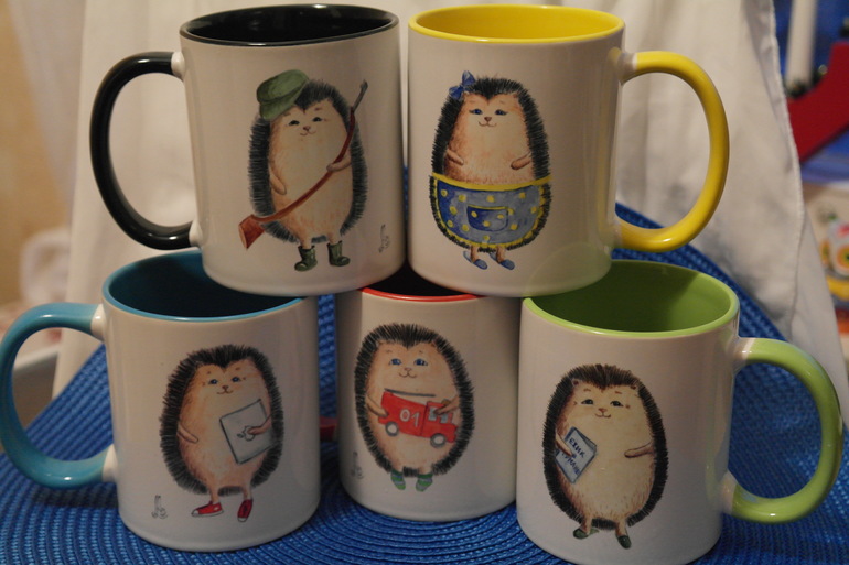 Ежиное семейство на кружках