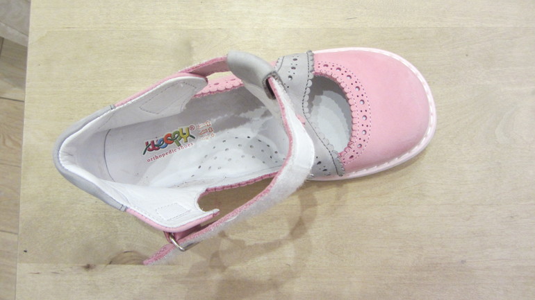 Пристрою перехап Сандалии 30 р-р 2000 руб.