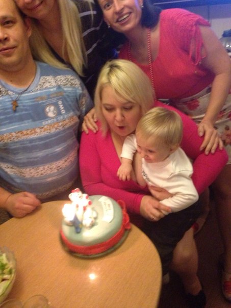 ровно год назад папа забрал нас из рд))наше годовасие и много фоток))