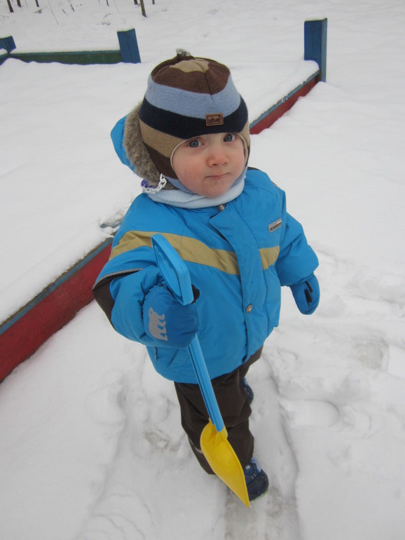 ровно год назад папа забрал нас из рд))наше годовасие и много фоток))