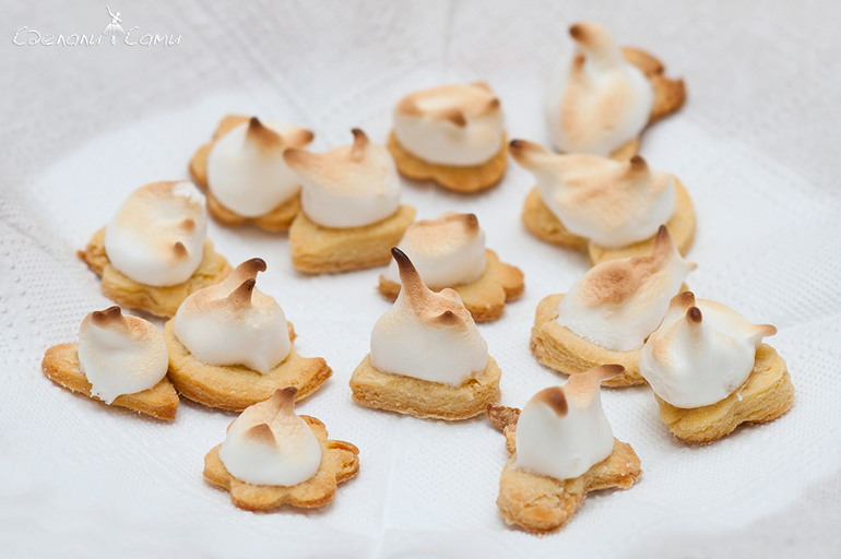 Смородиновый пирог с меренгой