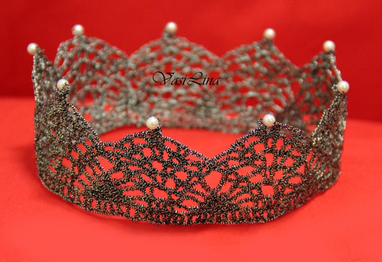 Корона, туфельки,цветок...