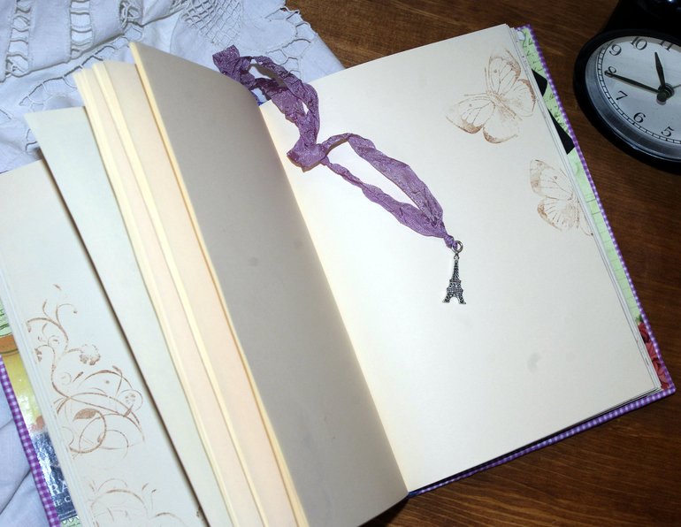 серо-розовый