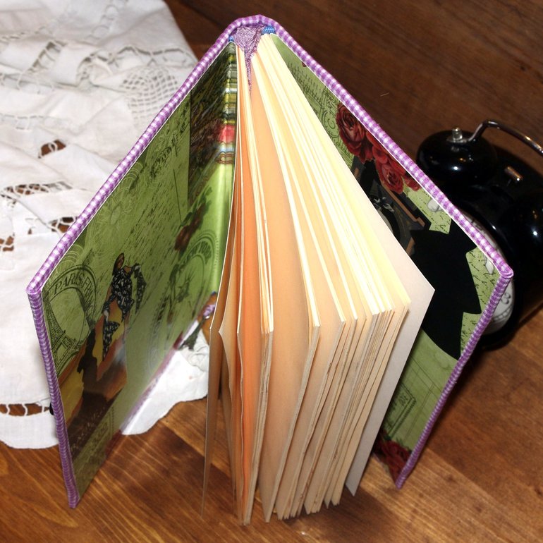 серо-розовый