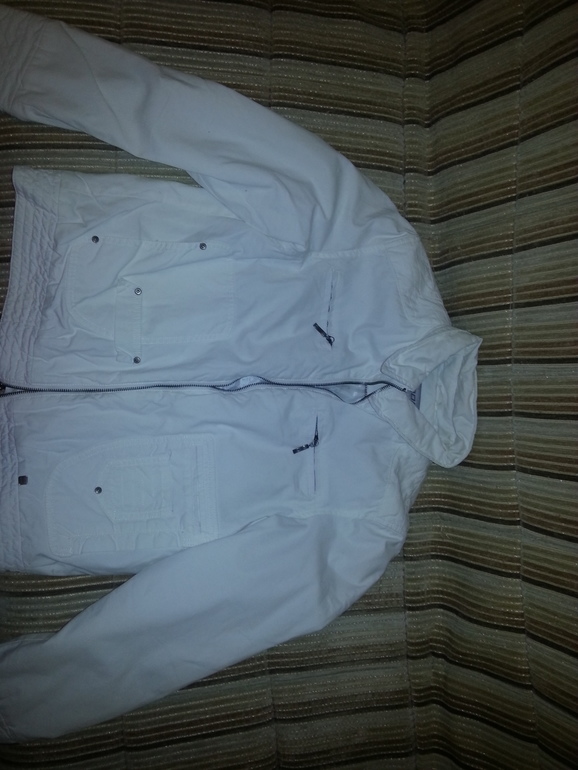 Куртка белая 400 руб. 46 размер. В отличном состоянии.