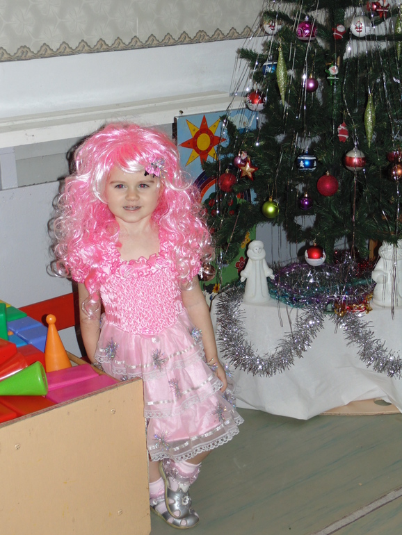 А у нас сегодня в саду , Новогодний утренник !!! ))) ... и любимая наша - Кукла Милаша )))