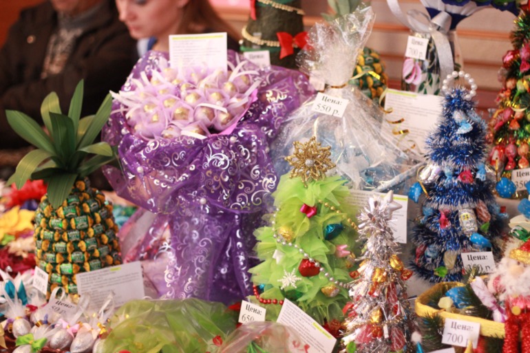 Фото отчет с новогодней ярмарки авторских подарков в Майкопе
