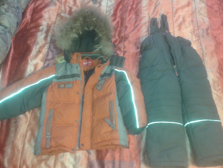 Зимний костюм для мальчика очень тепый. И две кофты зимние, тоже очень теплые