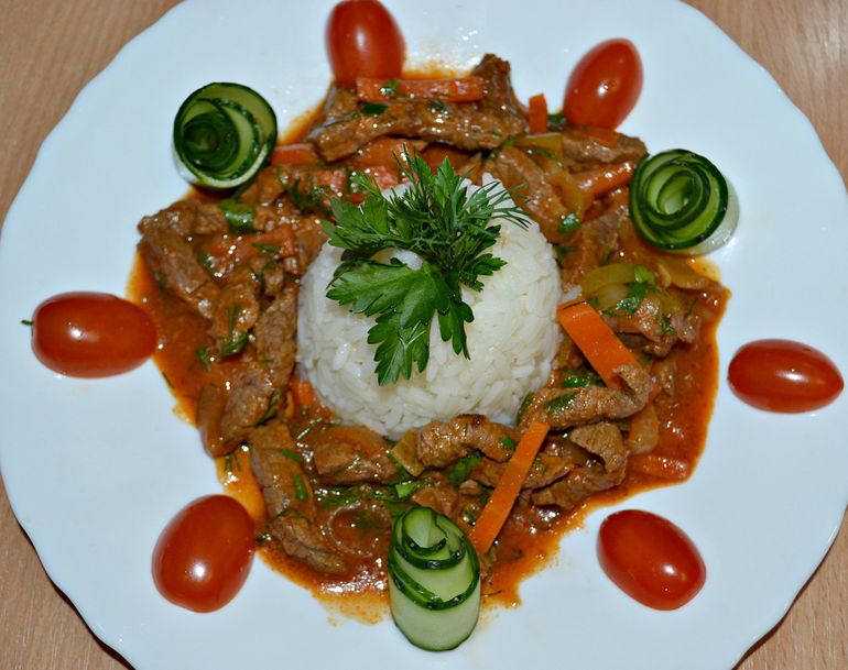 ПРОСТО ВКУСНЫЙ ГУЛЯШ)