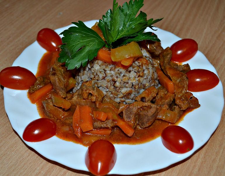 ПРОСТО ВКУСНЫЙ ГУЛЯШ)