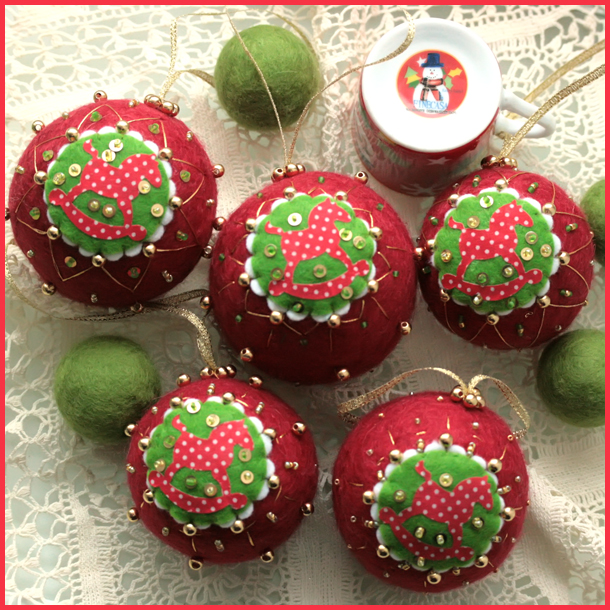 Шарики ёлочные с лошадками