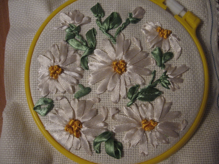 Первая вышивка лентами)))