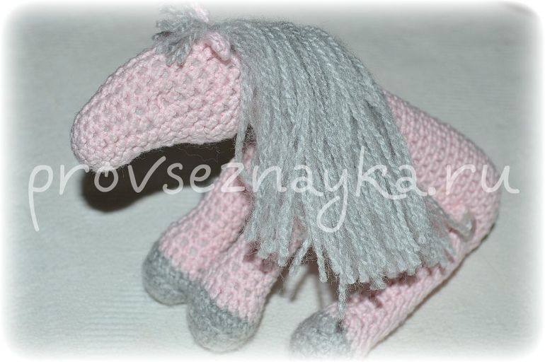 Розовая лошадка