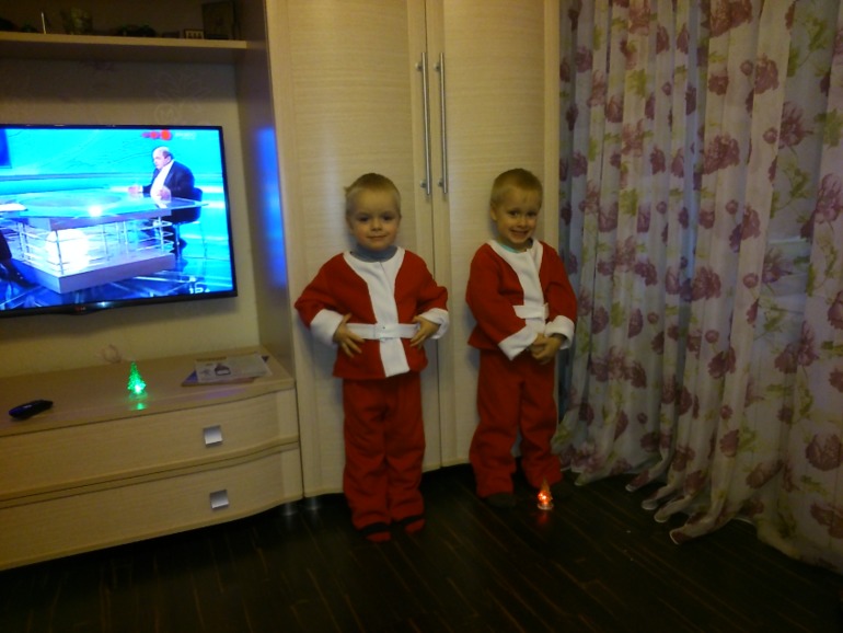 Наши новогодние костюмчики