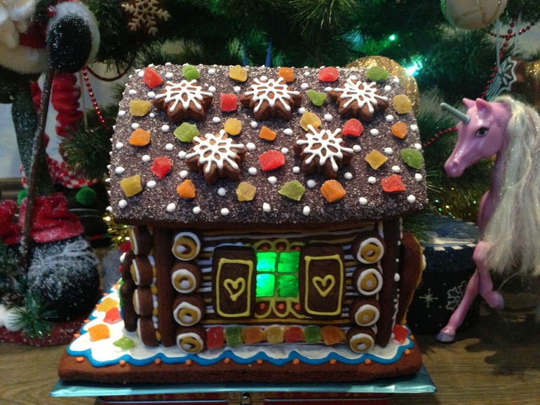 Праздник к нам приходит)