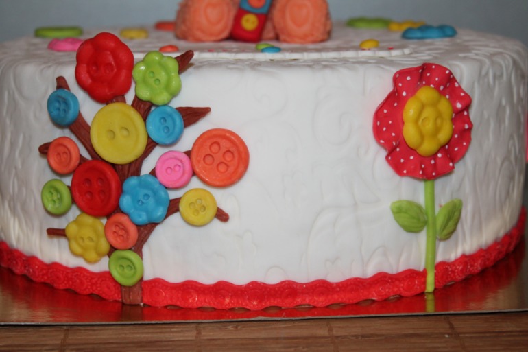 Торт с мишкой и пуговичками.3.7кг.