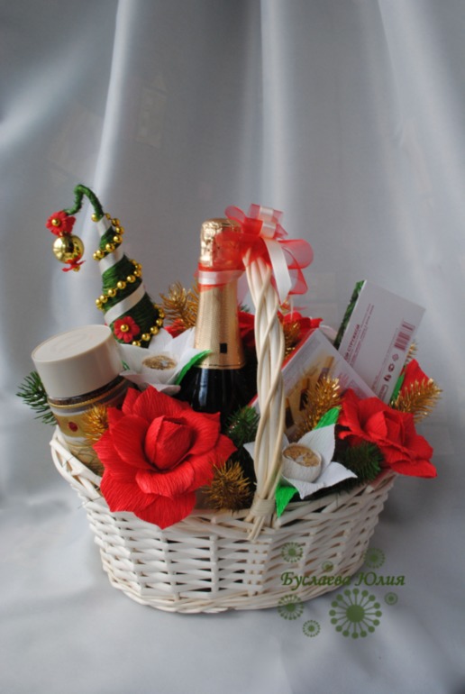 Подарочная новогодняя корзина 12 месяцев.