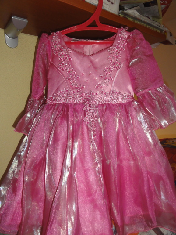 КАКОЕ ПЛАТЬЕ ОДЕТЬ НА УТРЕННИК