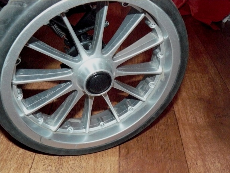 Emmaljunga Spider 2013 цвет Канвас Цена 5500!!! ТК за мой счет!!!