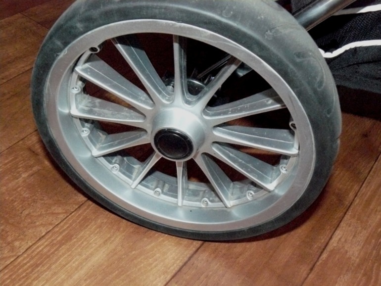 Emmaljunga Spider 2013 цвет Канвас Цена 5500!!! ТК за мой счет!!!