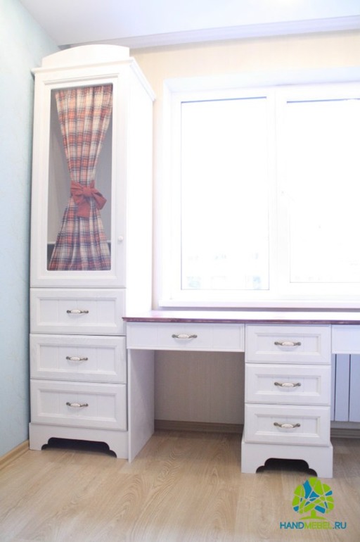 Детская комната "Шотланка". Кровать-домик, кровать, шкафы, стол.