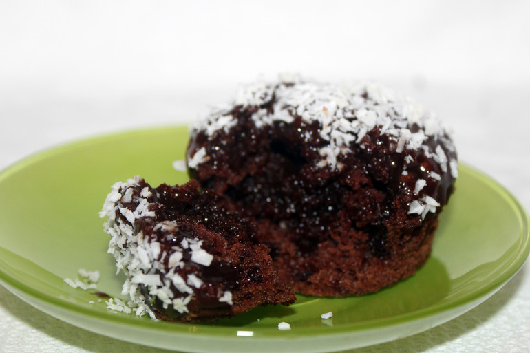 Шоколадные кексы с кусочками горького шоколада.