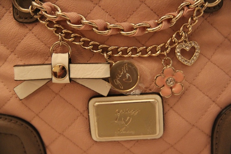 Гламурная сумка Guess, новая! 5000руб.
