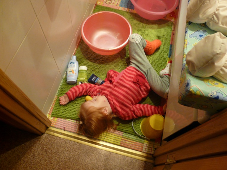 Буду кратко, рисуем,спит,пьем...