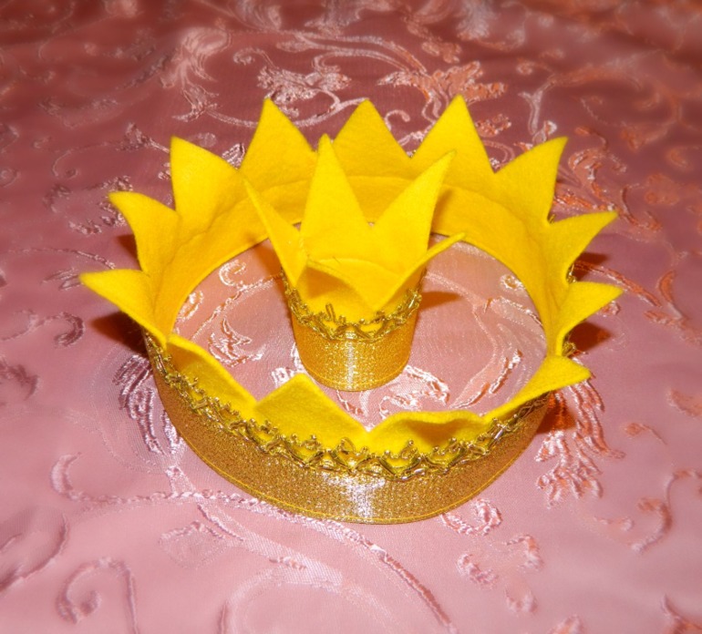 Туфельки для принцессы и короны.