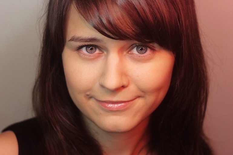 стоит ли менять прическу и цвет волос?