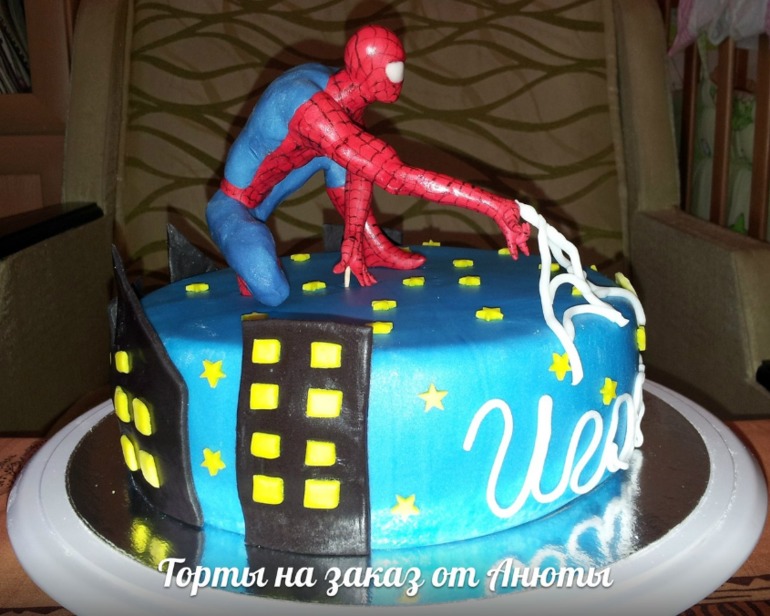 Торт с человеком-пауком