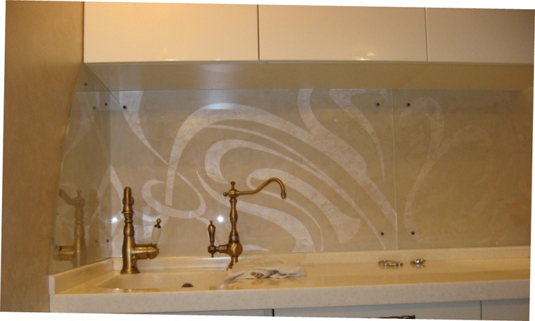 Зеркальный фартук