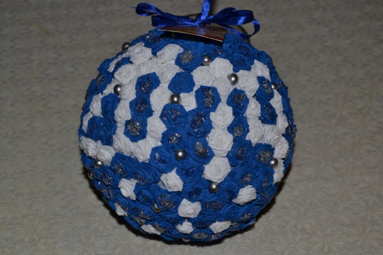 Новогодний шар из бумаги