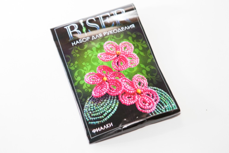 Пристрой наборов в алмазной технике и бисероплетение