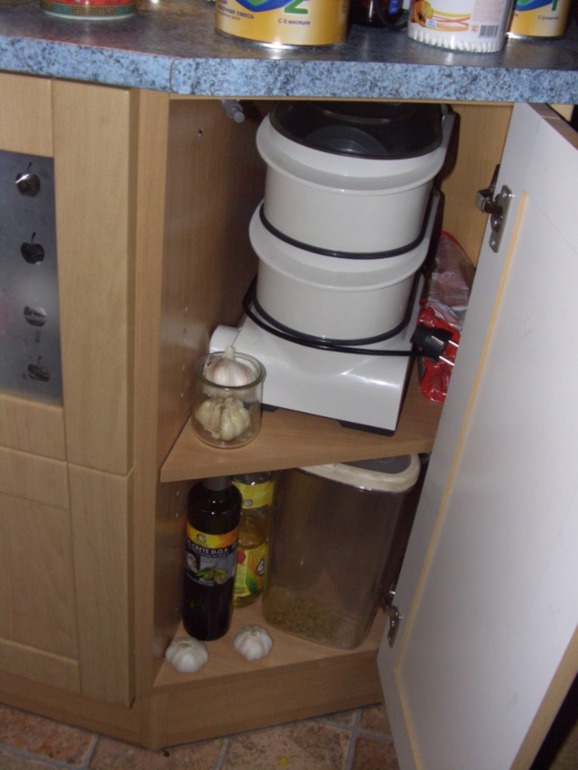 не могу найти места вещам на кухне((( дайте советов и пенделей!