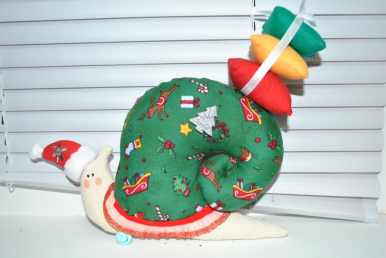 Ох нелегкая это работа, быть на посылках у Деда Мороза)