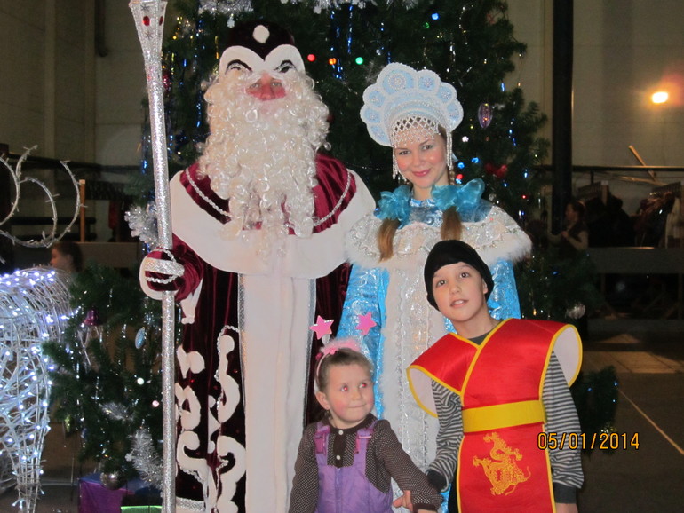 Новогоднее представление в цирке огромных зверей.