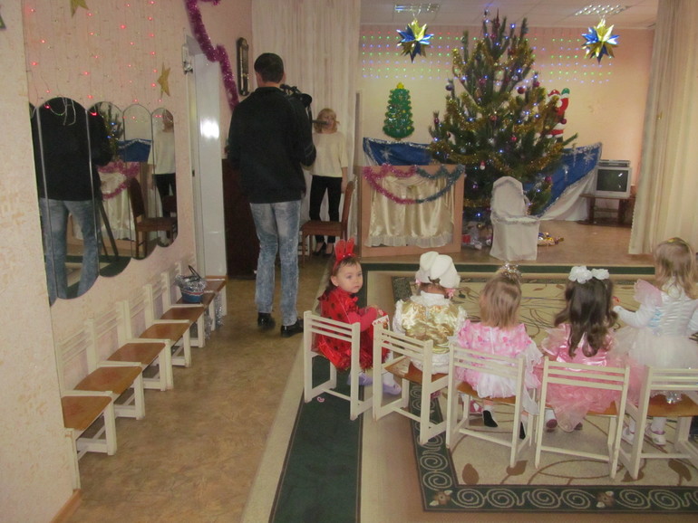 ПЕРВЫЙ УТРЕННИК В САДИКЕ)))