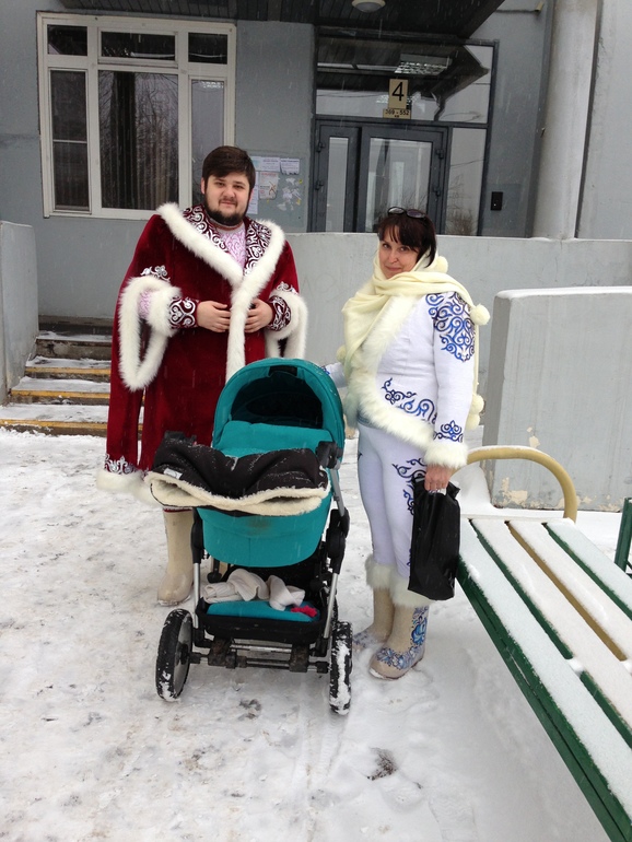 Как я "сходила в зал"  и увидела деда мороза и снегурочку