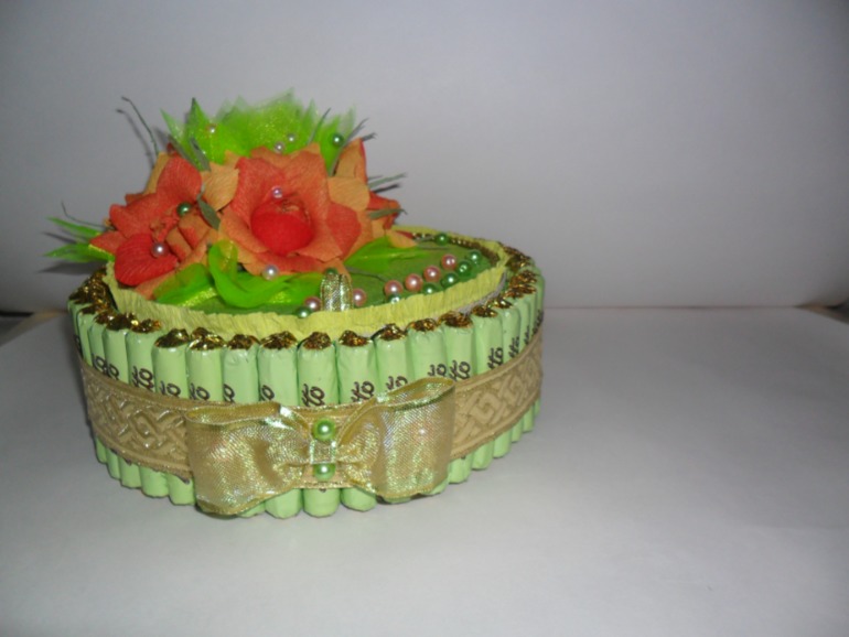 Мой первый тортик и новогодние часики!!!Прошу критики!!!